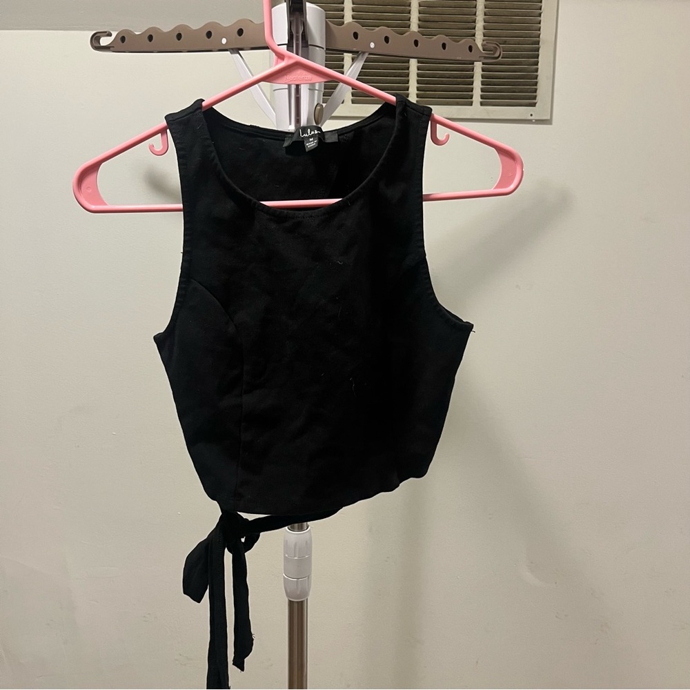 Lulu’s Black Sleeveless Open back Sporty Crop Top size medium